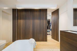 Porte invisible, accès dressing