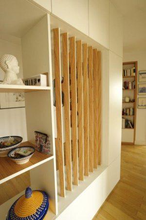 Agencement entrée avec réalisation d’une séparation pour penderie en claustra