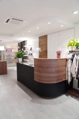 Agencement de magasin d’habillement