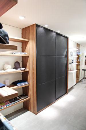 Magnifique façade coulissante en cuir noir