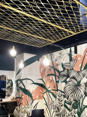 Salon de coiffure Stalter (découpe laser en ciseaux du plafond métal)