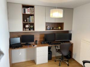 deux postes de travail en home office