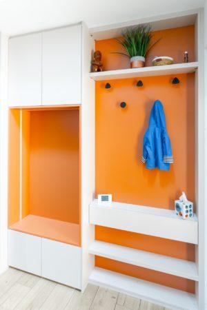 placard meublant niche orange et LED